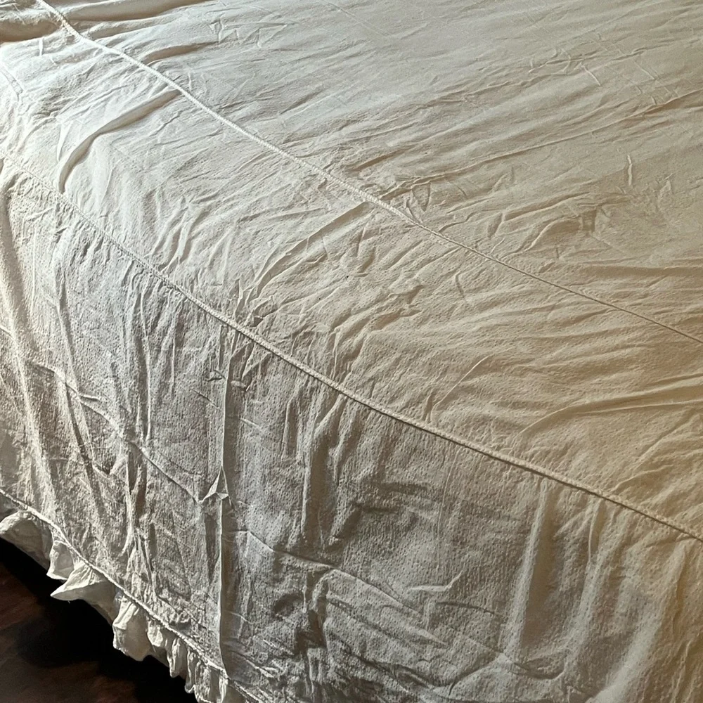 Seersucker lightweight bed cover / bedspread with ruffle classic beauty